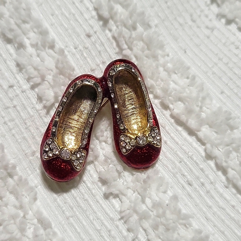 LR brooch